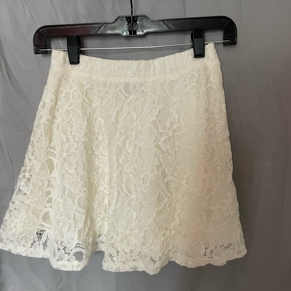Lace skirt - Picture 3 of 3
